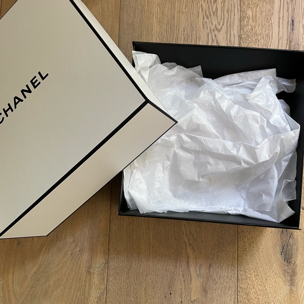 Chanel empty gift box and bag - Picture 3 of 6